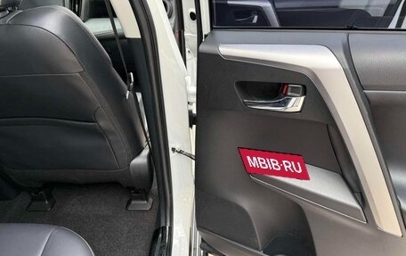 Toyota RAV4, 2017 год, 1 850 000 рублей, 6 фотография