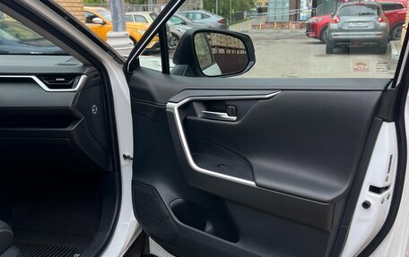 Toyota RAV4, 2021 год, 3 999 999 рублей, 17 фотография