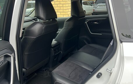 Toyota RAV4, 2021 год, 3 999 999 рублей, 11 фотография