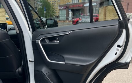 Toyota RAV4, 2021 год, 3 999 999 рублей, 18 фотография