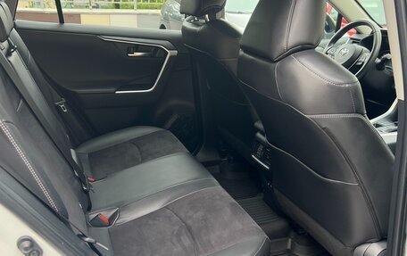 Toyota RAV4, 2021 год, 3 999 999 рублей, 22 фотография