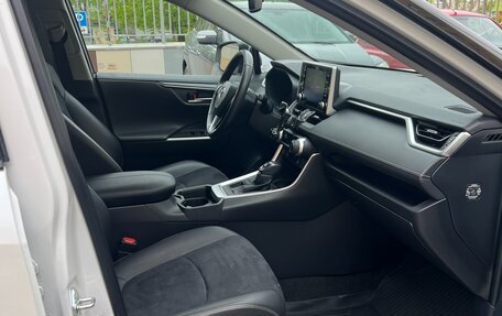 Toyota RAV4, 2021 год, 3 999 999 рублей, 23 фотография