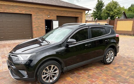 Toyota RAV4, 2018 год, 2 450 000 рублей, 2 фотография