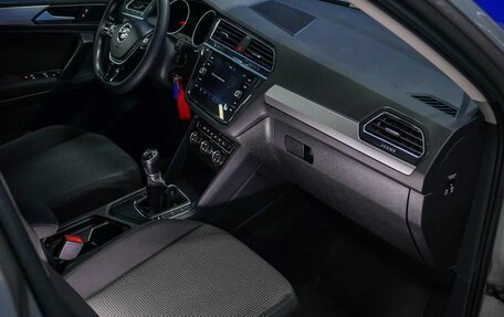 Volkswagen Tiguan II, 2020 год, 2 100 000 рублей, 13 фотография