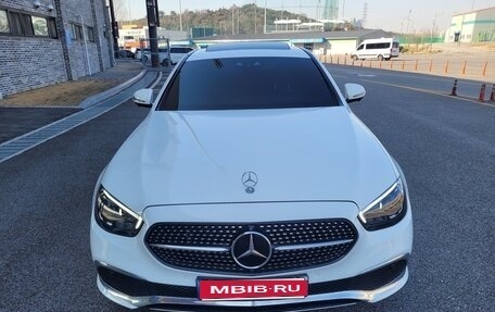 Mercedes-Benz E-Класс, 2022 год, 4 370 000 рублей, 3 фотография
