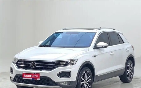 Volkswagen T-Roc I, 2022 год, 1 899 000 рублей, 1 фотография
