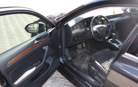 Volkswagen Passat B8 рестайлинг, 2019 год, 2 450 000 рублей, 17 фотография