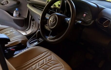 Toyota Yaris, 2021 год, 1 550 000 рублей, 5 фотография
