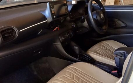 Toyota Yaris, 2021 год, 1 550 000 рублей, 6 фотография