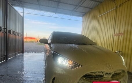 Toyota Yaris, 2021 год, 1 550 000 рублей, 3 фотография