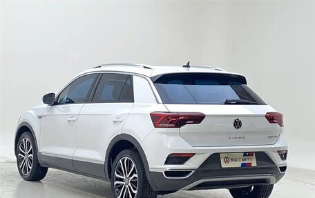 Volkswagen T-Roc I, 2022 год, 1 899 000 рублей, 2 фотография