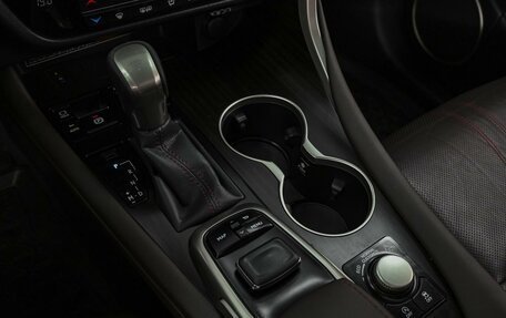 Lexus RX IV рестайлинг, 2017 год, 4 680 000 рублей, 13 фотография