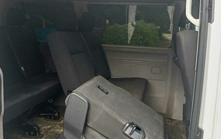 Volkswagen Caravelle T6 рестайлинг, 2017 год, 2 200 000 рублей, 17 фотография