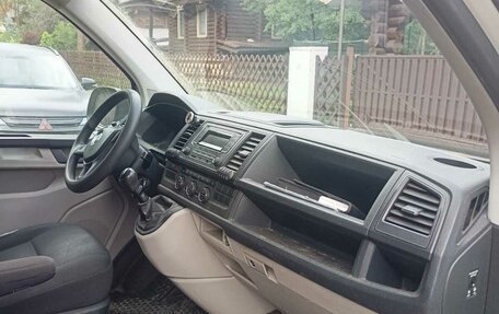 Volkswagen Caravelle T6 рестайлинг, 2017 год, 2 200 000 рублей, 28 фотография