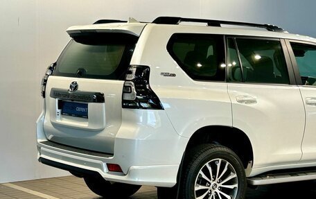 Toyota Land Cruiser Prado 150 рестайлинг 2, 2021 год, 6 990 000 рублей, 10 фотография