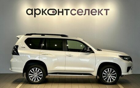 Toyota Land Cruiser Prado 150 рестайлинг 2, 2021 год, 6 990 000 рублей, 8 фотография