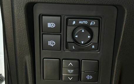 Toyota Land Cruiser Prado 150 рестайлинг 2, 2021 год, 6 990 000 рублей, 30 фотография