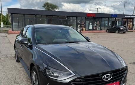 Hyundai Sonata VIII, 2021 год, 2 300 000 рублей, 2 фотография