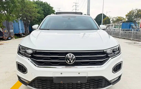 Volkswagen T-Roc I, 2021 год, 1 430 000 рублей, 2 фотография