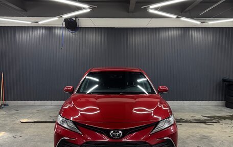 Toyota Camry, 2021 год, 2 700 000 рублей, 2 фотография