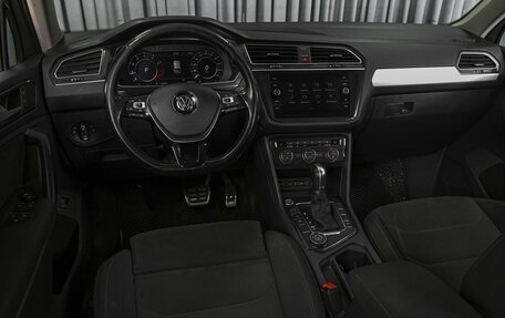 Volkswagen Tiguan II, 2018 год, 2 048 000 рублей, 6 фотография
