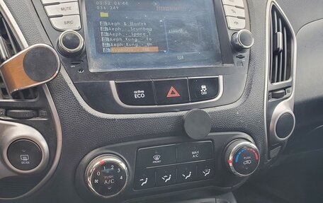 Hyundai Tucson III, 2011 год, 1 000 000 рублей, 8 фотография