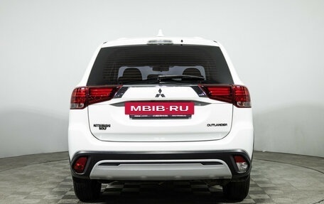 Mitsubishi Outlander III рестайлинг 3, 2019 год, 1 649 585 рублей, 7 фотография