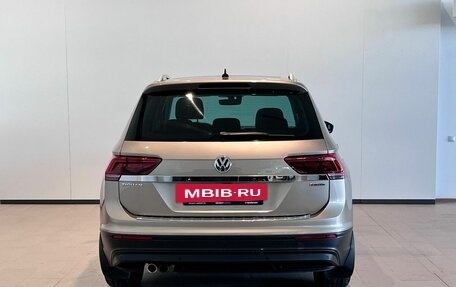 Volkswagen Tiguan II, 2018 год, 2 990 000 рублей, 6 фотография