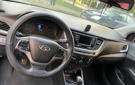Hyundai Solaris II рестайлинг, 2017 год, 599 999 рублей, 7 фотография