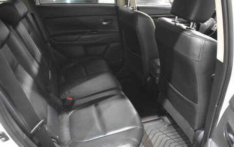 Mitsubishi Outlander III рестайлинг 3, 2016 год, 1 630 000 рублей, 11 фотография
