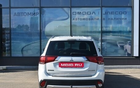 Mitsubishi Outlander III рестайлинг 3, 2016 год, 1 630 000 рублей, 6 фотография