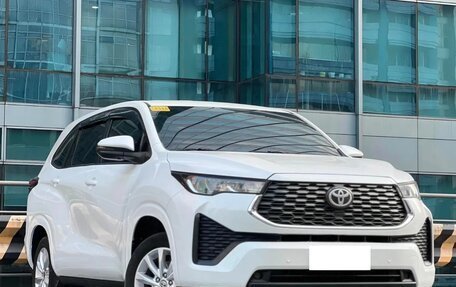 Toyota Innova, 2024 год, 3 740 000 рублей, 4 фотография