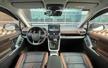 Toyota Innova, 2024 год, 3 740 000 рублей, 9 фотография