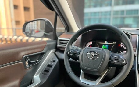 Toyota Innova, 2024 год, 3 740 000 рублей, 11 фотография