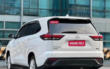 Toyota Innova, 2024 год, 3 740 000 рублей, 2 фотография