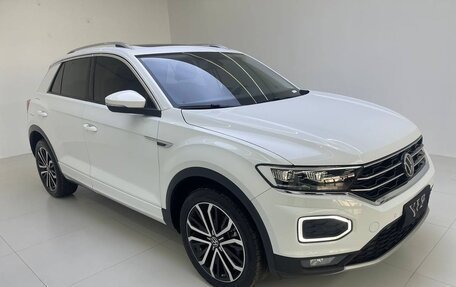 Volkswagen T-Roc I, 2023 год, 1 670 000 рублей, 3 фотография