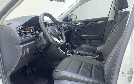 Volkswagen T-Roc I, 2023 год, 1 670 000 рублей, 5 фотография