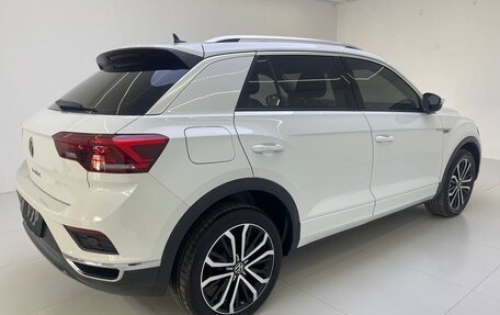 Volkswagen T-Roc I, 2023 год, 1 670 000 рублей, 2 фотография