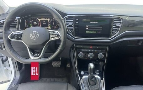 Volkswagen T-Roc I, 2023 год, 1 670 000 рублей, 6 фотография