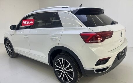 Volkswagen T-Roc I, 2023 год, 1 670 000 рублей, 4 фотография