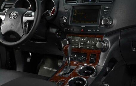 Toyota Highlander III, 2013 год, 1 725 000 рублей, 10 фотография