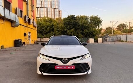 Toyota Camry, 2019 год, 1 850 000 рублей, 1 фотография