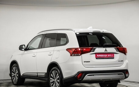Mitsubishi Outlander III рестайлинг 3, 2019 год, 2 199 000 рублей, 1 фотография