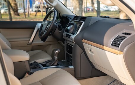 Toyota Land Cruiser Prado 150 рестайлинг 2, 2022 год, 6 990 000 рублей, 5 фотография