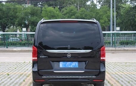Mercedes-Benz V-Класс, 2022 год, 5 310 000 рублей, 4 фотография