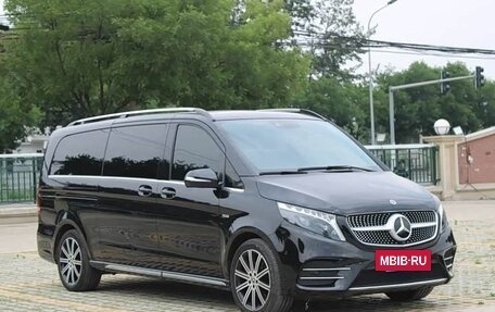 Mercedes-Benz V-Класс, 2022 год, 5 310 000 рублей, 3 фотография