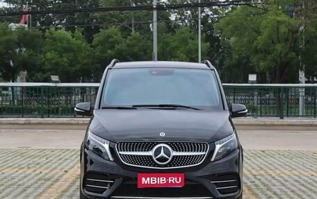 Mercedes-Benz V-Класс, 2022 год, 5 310 000 рублей, 2 фотография