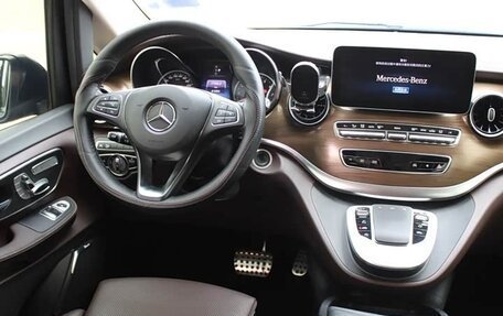 Mercedes-Benz V-Класс, 2022 год, 5 310 000 рублей, 7 фотография