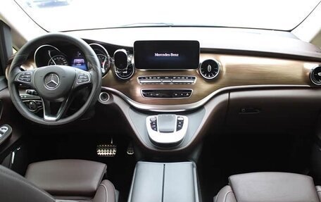 Mercedes-Benz V-Класс, 2022 год, 5 310 000 рублей, 10 фотография