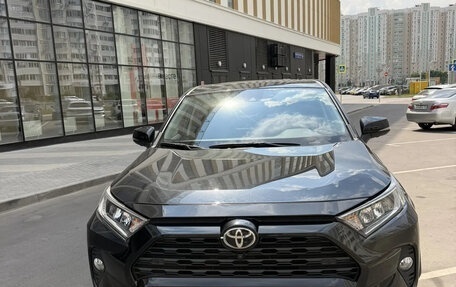 Toyota RAV4, 2022 год, 3 300 000 рублей, 2 фотография